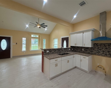 903 Harris Avenue - Photo Thumbnail 4