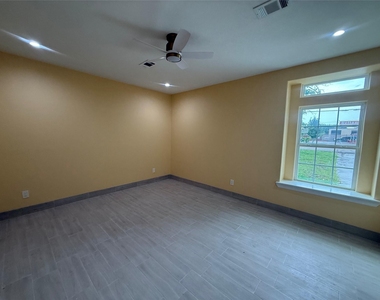 903 Harris Avenue - Photo Thumbnail 8