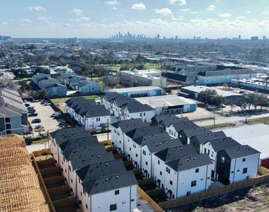 7807 Amelia Road - Photo Thumbnail 23