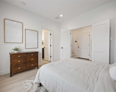 7807 Amelia Road - Photo Thumbnail 19