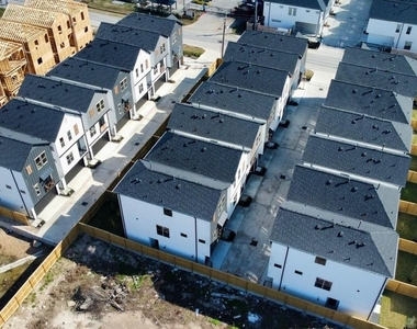 7807 Amelia Road - Photo Thumbnail 21
