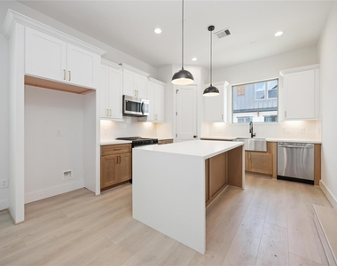 7807 Amelia Road - Photo Thumbnail 7