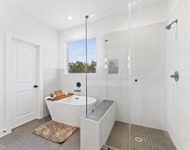 7807 Amelia Road - Photo Thumbnail 14