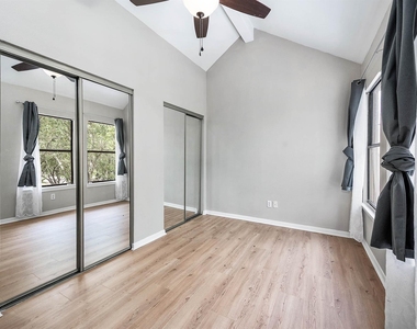 4144 Greystone Way - Photo Thumbnail 12