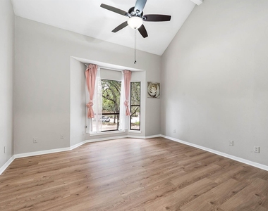 4144 Greystone Way - Photo Thumbnail 11
