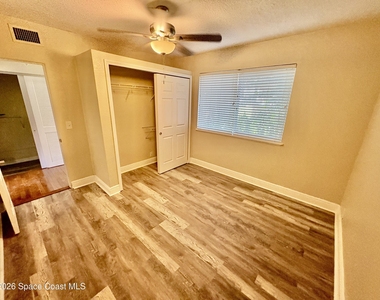 7 Oak Street - Photo Thumbnail 8