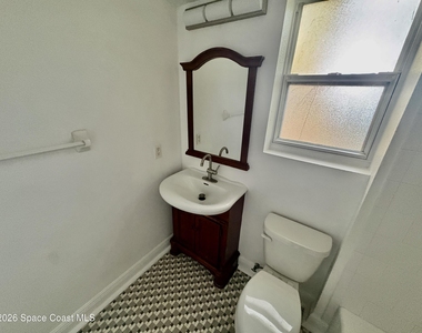 7 Oak Street - Photo Thumbnail 8