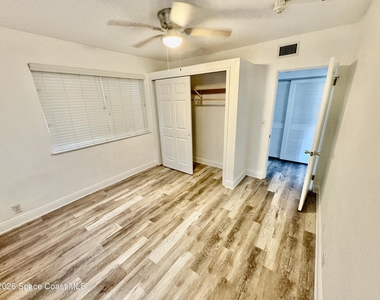 7 Oak Street - Photo Thumbnail 6