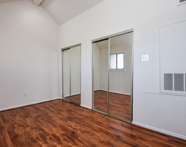 4144 Greystone Way - Photo Thumbnail 5