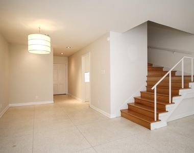 1739 Commonwealth Street - Photo Thumbnail 8