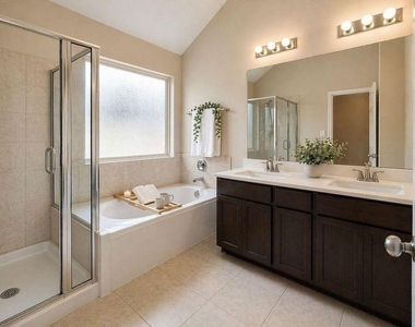 3670 Sumner Lodge Drive - Photo Thumbnail 4