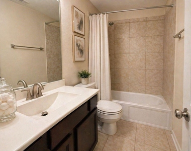 3670 Sumner Lodge Drive - Photo Thumbnail 9