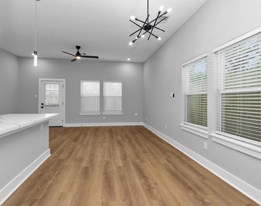 6918 Dumble Street - Photo Thumbnail 8
