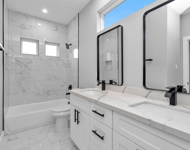 6918 Dumble Street - Photo Thumbnail 27