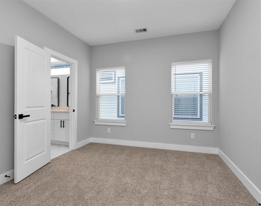 6918 Dumble Street - Photo Thumbnail 25
