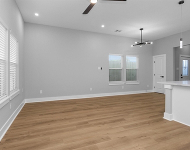 6918 Dumble Street - Photo Thumbnail 13