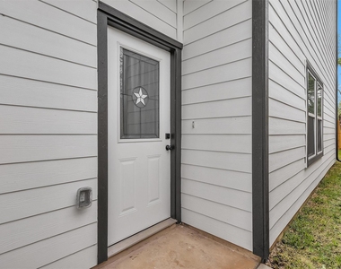 6918 Dumble Street - Photo Thumbnail 5