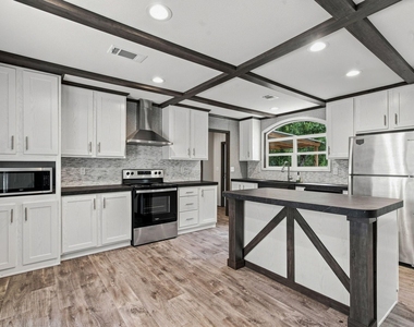 14010 Lewis Lane - Photo Thumbnail 13