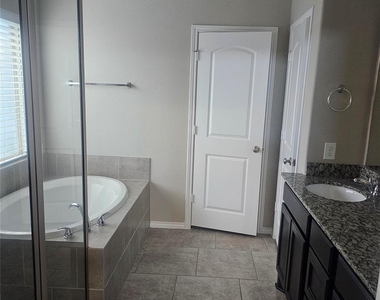 23826 Via Viale Drive - Photo Thumbnail 10