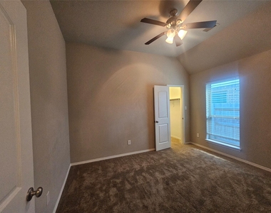 23826 Via Viale Drive - Photo Thumbnail 7
