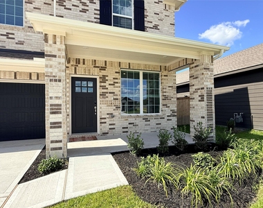 14032 Granger Pointe Lane - Photo Thumbnail 4