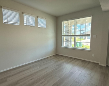 14032 Granger Pointe Lane - Photo Thumbnail 7