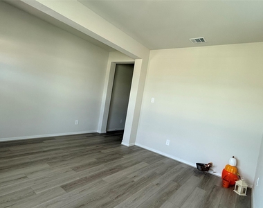 14032 Granger Pointe Lane - Photo Thumbnail 8