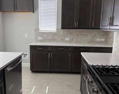 10526 William Park Drive - Photo Thumbnail 14