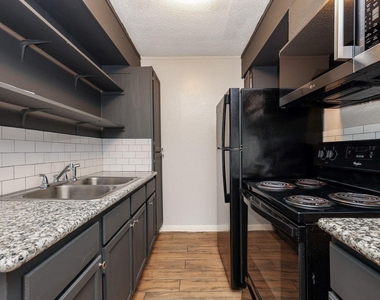 506 N 3rd Street - Photo Thumbnail 10