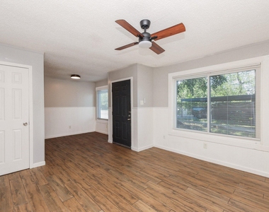 506 N 3rd Street - Photo Thumbnail 4