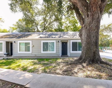 506 N 3rd Street - Photo Thumbnail 1