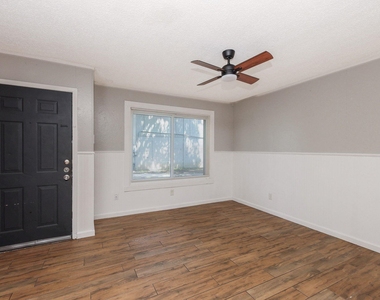 506 N 3rd Street - Photo Thumbnail 2