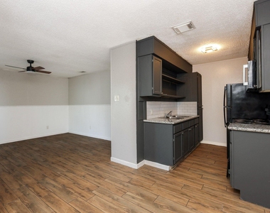 506 N 3rd Street - Photo Thumbnail 7