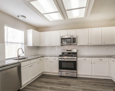 31518 Kingston Village Drive - Photo Thumbnail 5