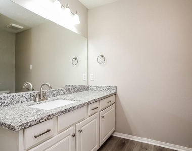 31518 Kingston Village Drive - Photo Thumbnail 13