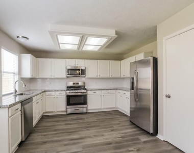 31518 Kingston Village Drive - Photo Thumbnail 4