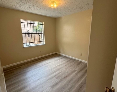 5429 Ridge Wind Lane - Photo Thumbnail 4