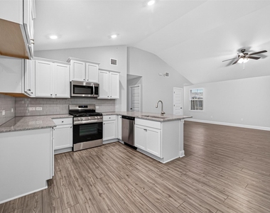 413 Aurora Creek Lane - Photo Thumbnail 12