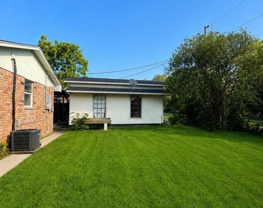513 W Texas Street - Photo Thumbnail 9