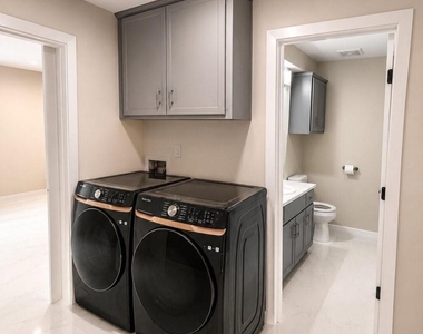 513 W Texas Street - Photo Thumbnail 6
