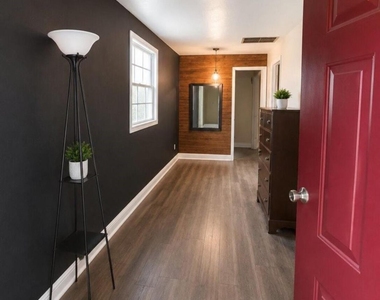 513 W Texas Street - Photo Thumbnail 10
