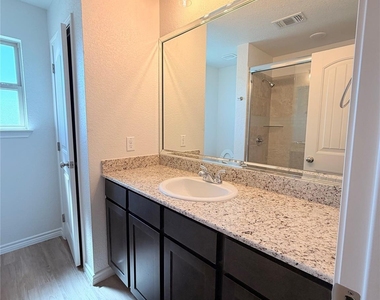 512 Adley Avenue - Photo Thumbnail 5