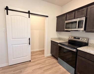 512 Adley Avenue - Photo Thumbnail 20