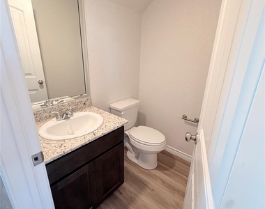 512 Adley Avenue - Photo Thumbnail 2