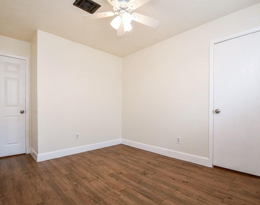 506 Dalewood Drive - Photo Thumbnail 6