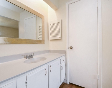 506 Dalewood Drive - Photo Thumbnail 11
