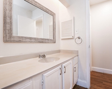 506 Dalewood Drive - Photo Thumbnail 9