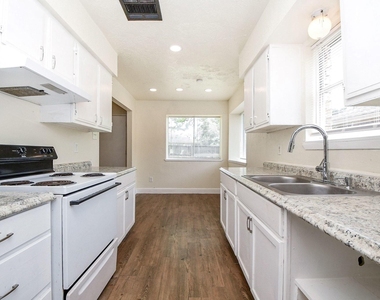 506 Dalewood Drive - Photo Thumbnail 14
