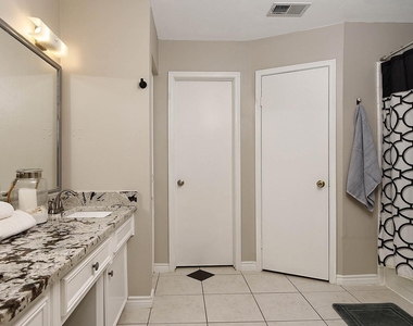 103 N Deerfoot Circle - Photo Thumbnail 14