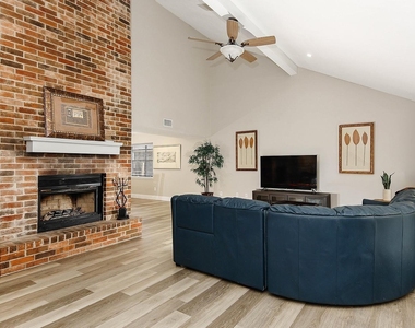 103 N Deerfoot Circle - Photo Thumbnail 2